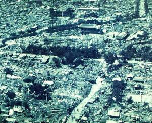 Kuva 16. Järistyksen aiheuttamaa tuhoa Tangshanissa